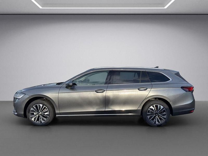 Neu Skoda Superb Selection 150 PS (110 kW) 2025 Grau Limousine