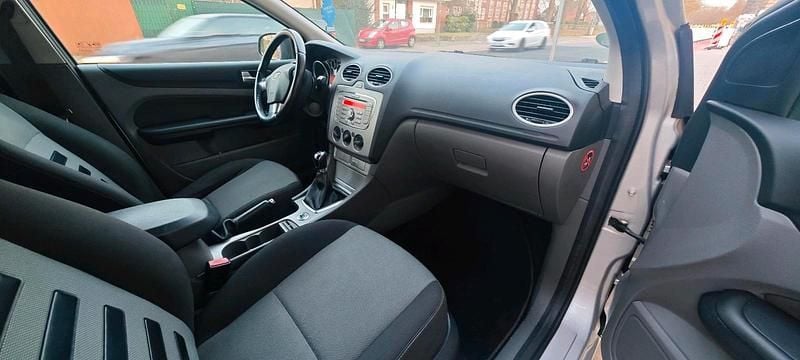 Gebraucht Ford Focus 101 PS (74 kW) 2009 Grau Kleinwagen