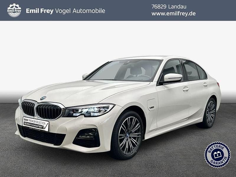 Weiß Gebraucht 2021 BMW 330 M Sport Limousine | 27.870 € - Bild 1/3