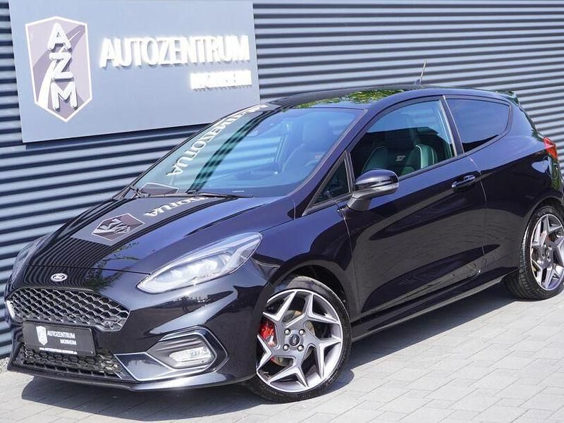 Schwarz (obsidianschwarz metallic) Gebraucht 2019 Ford Fiesta ST Kleinwagen | 16.990 € (Fairer Preis) - Bild 1/4