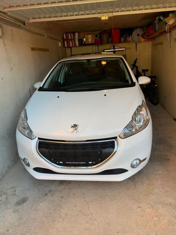 Weiß Gebraucht 2013 Peugeot 208 Active Kleinwagen | 4.900 € (Guter Preis) - Bild 1/4