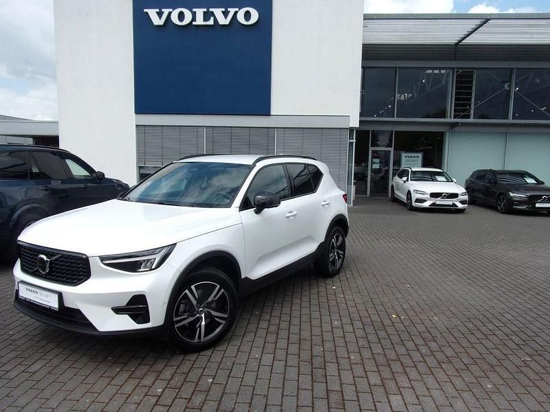 Weiß Gebraucht 2023 Volvo XC40 Plus SUV | 33.900 € (Guter Preis) - Bild 1/4