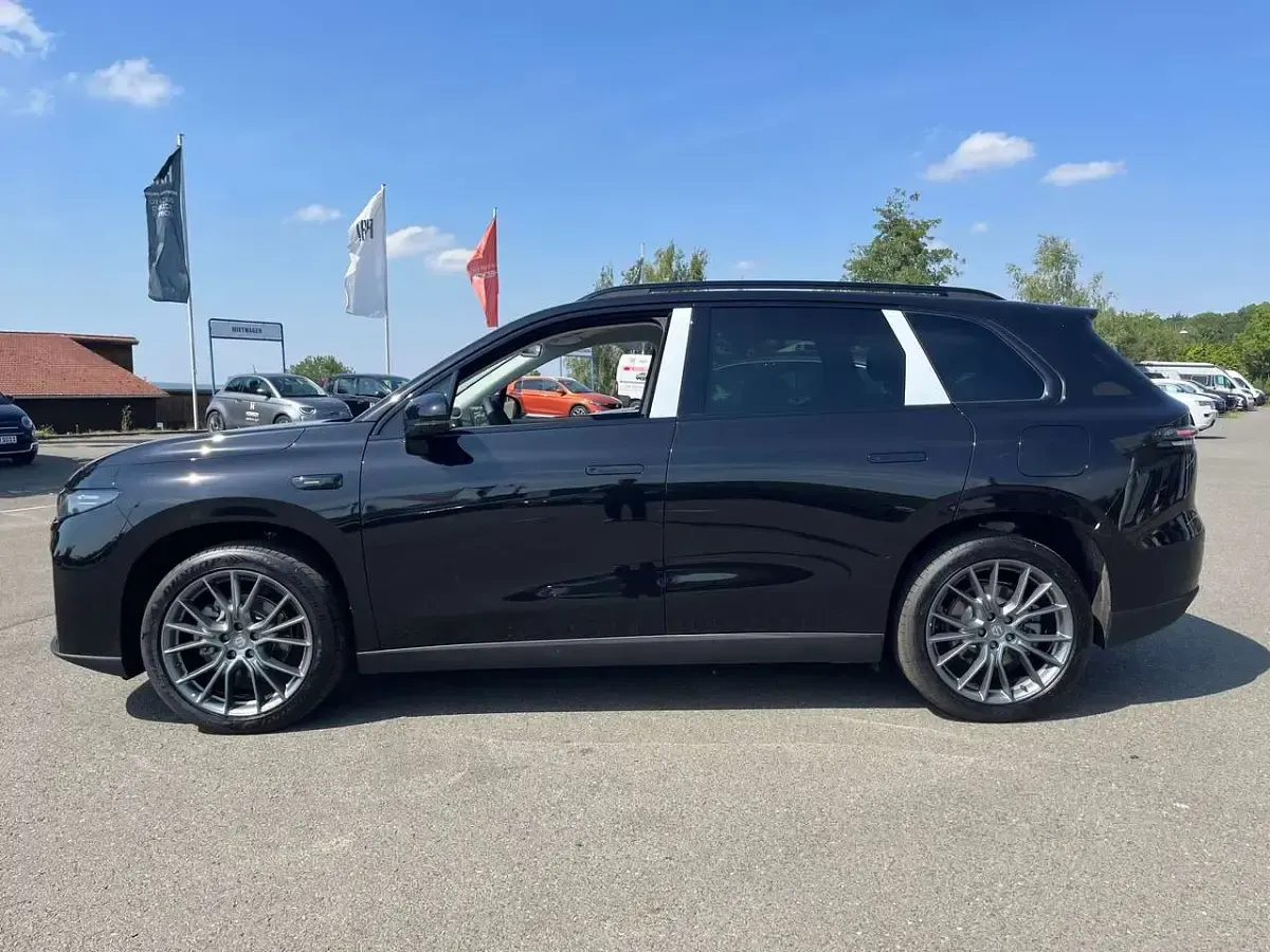Neu Leapmotor C10 219 kW (299 PS) 2026 Metallic black SUV