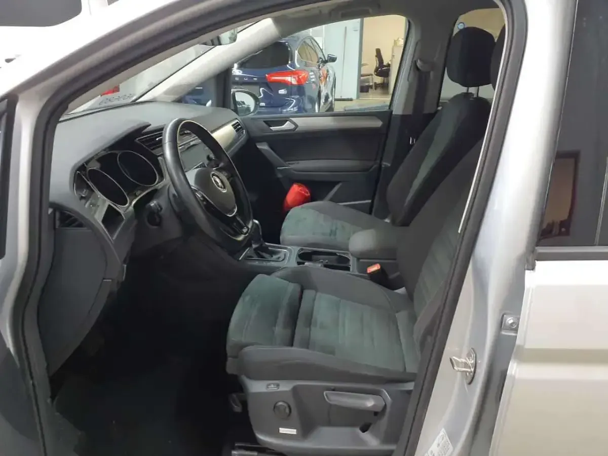 Gebraucht VW Touran Comfortline 150 PS (110 kW) 2021 Reflexsilber metallic Van / Kleinbus