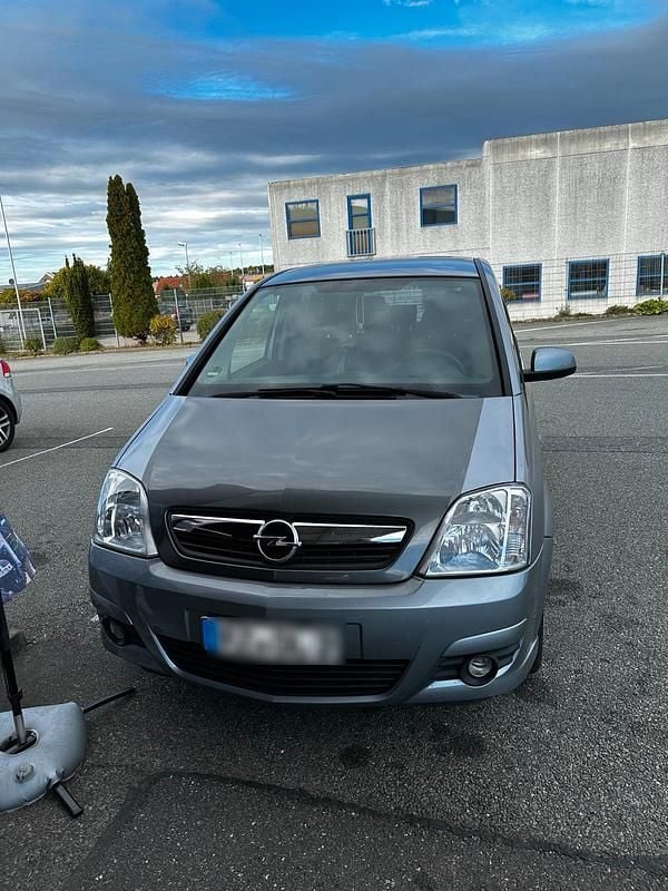 Silber Gebraucht 2006 Opel Meriva Van / Kleinbus | 1.800 € (Fairer Preis) - Bild 1/4