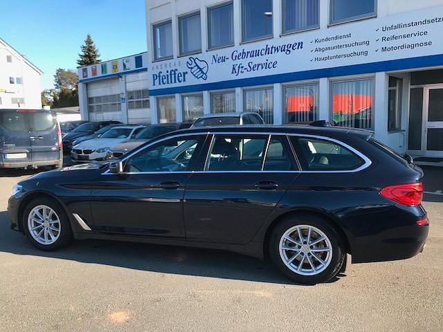 Gebraucht BMW 520 Sport Line 190 PS (139 kW) 2018 Blau Kombi