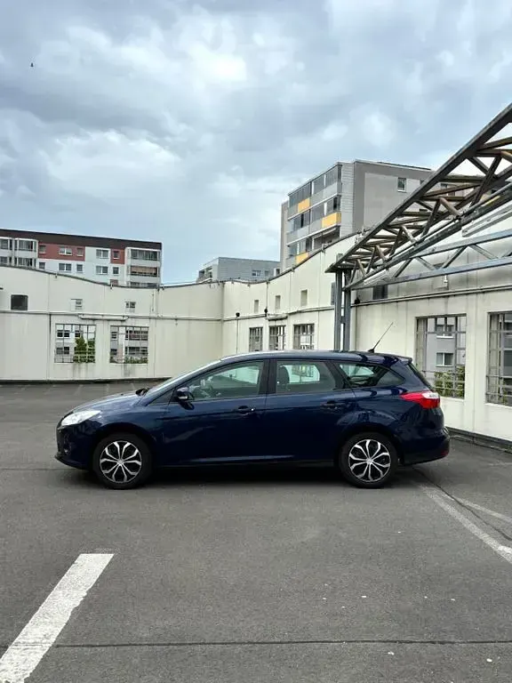 Gebraucht Ford Focus 116 PS (85 kW) 2012 Blau Limousine