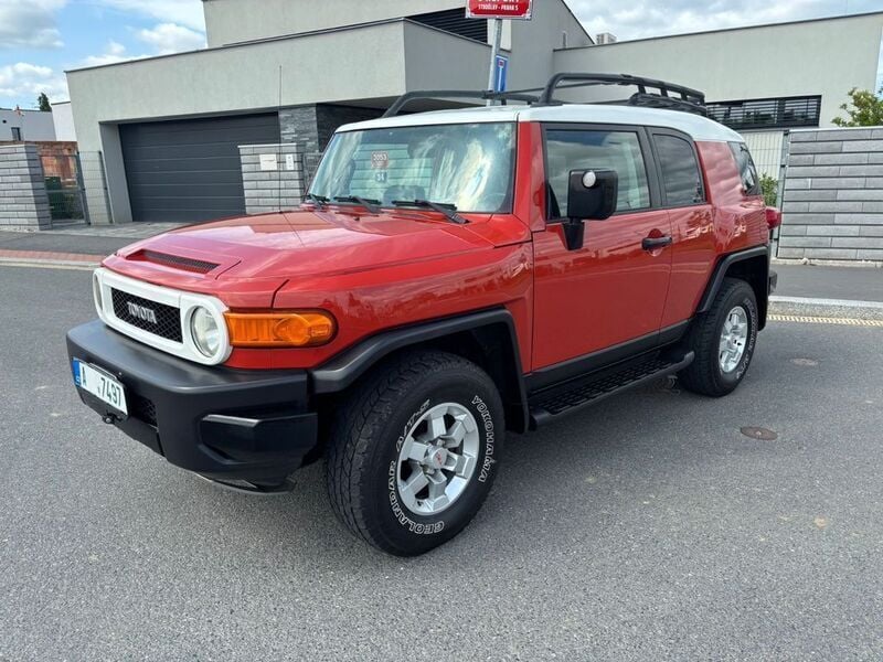 Rot Gebraucht 2011 Toyota FJ Cruiser SUV | 24.300 € - Bild 1/4
