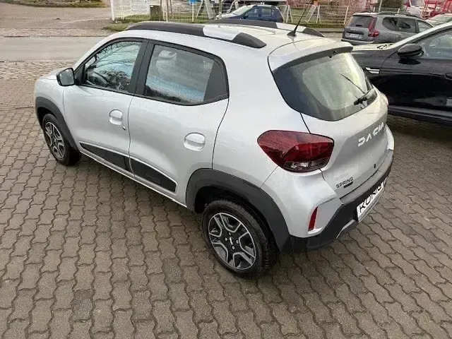 Usado Dacia Spring Essentiel 2023 Plateado Utilitario