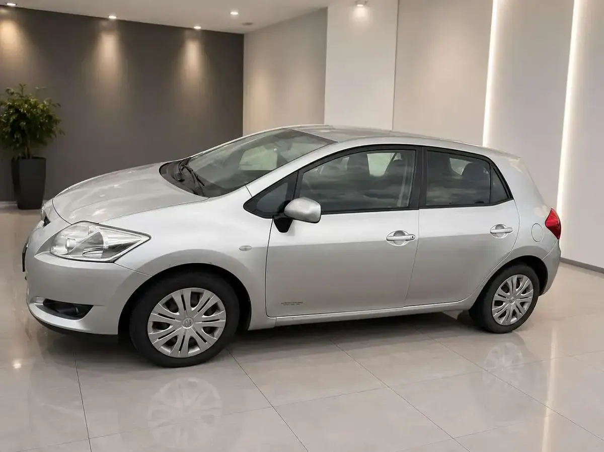 Gebraucht Toyota Auris Sol 124 PS (91 kW) 2006 Silver metallic Kleinwagen