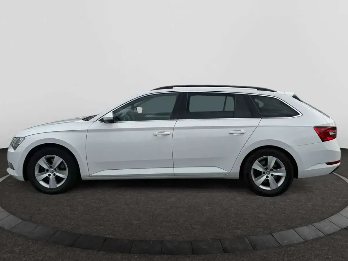 Gebraucht Skoda Superb Ambition 150 PS (110 kW) 2018 Weiß Kombi