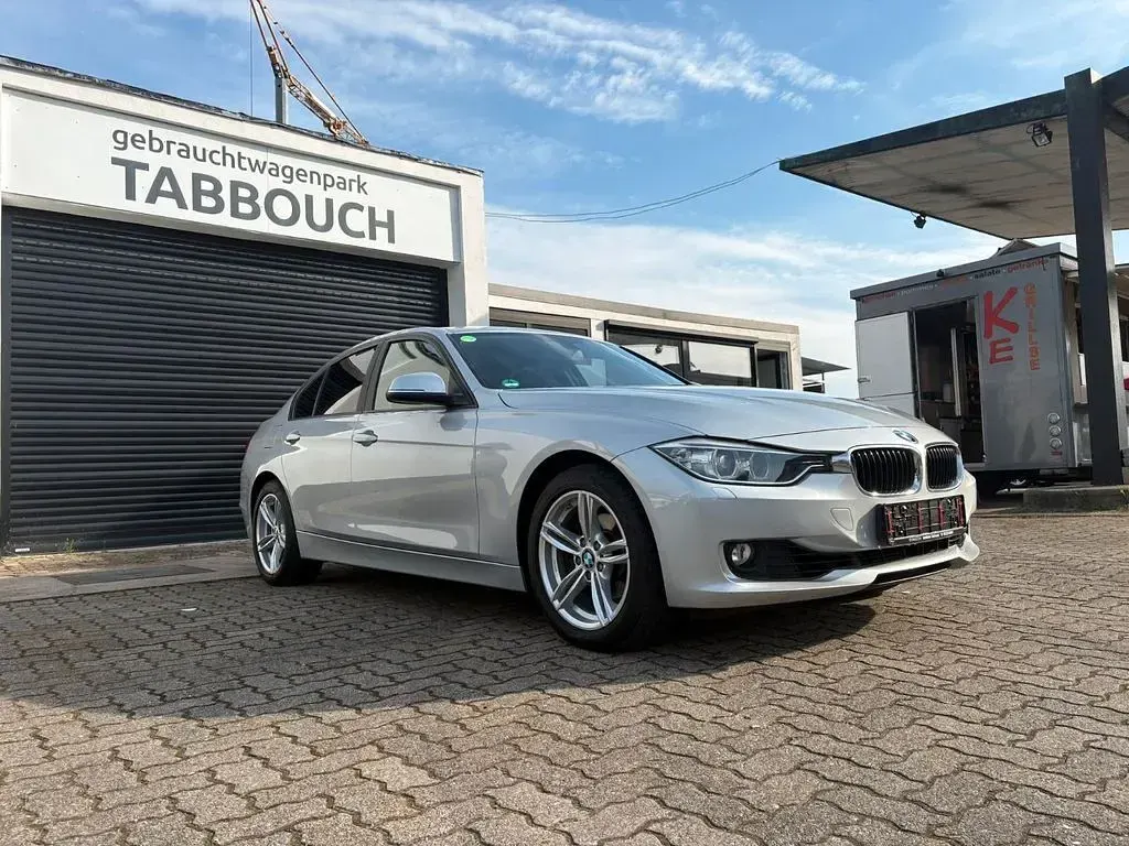 Gebraucht BMW 320 184 PS (135 kW) 2012 Silber Limousine