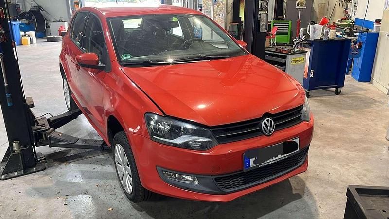 Orange Gebraucht 2011 VW Polo Style Limousine | 3.190 € (Guter Preis) - Bild 1/4