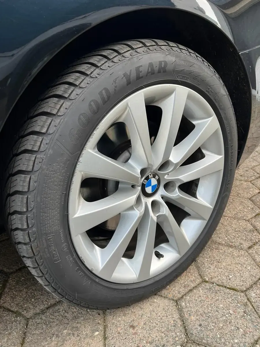 Gebraucht BMW 520 184 PS (135 kW) 2011 Schwarz Kombi