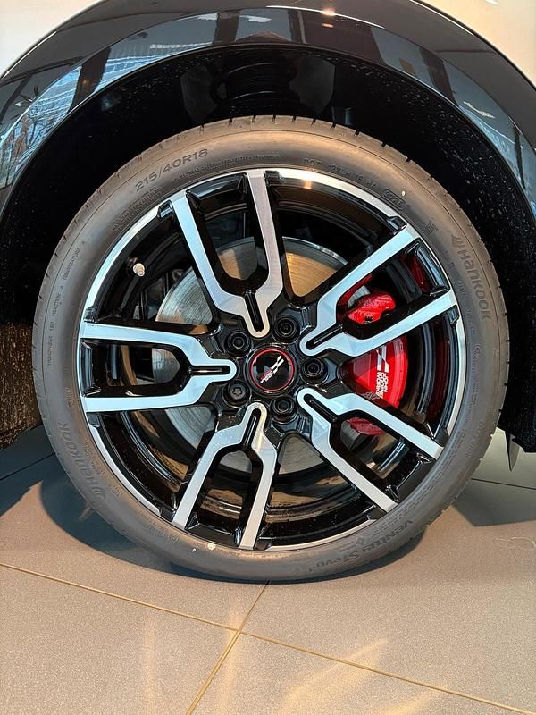 Neu Mini John Cooper Works 231 PS (169 kW) 2025 Silber Kleinwagen