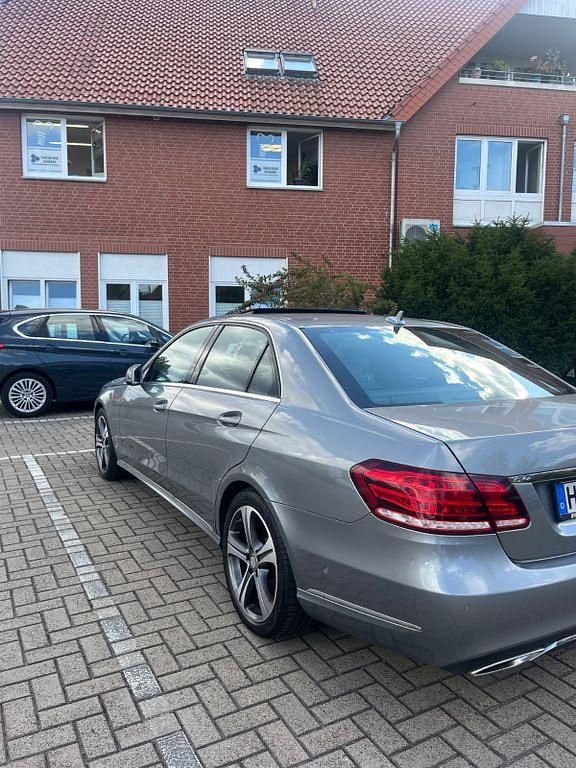 Gebraucht Mercedes E250 204 PS (150 kW) 2014 Silber Limousine