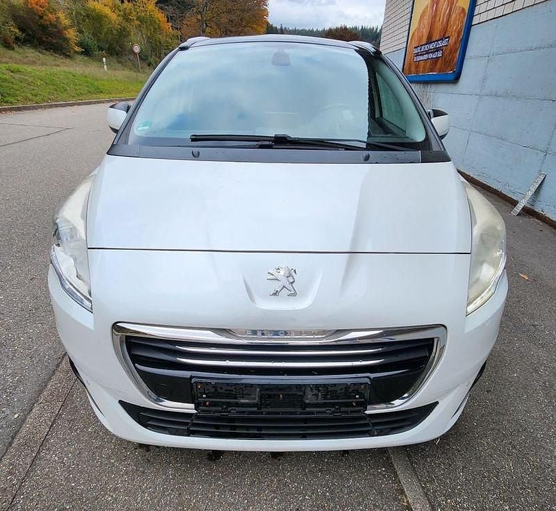 Weiß Gebraucht 2014 Peugeot 5008 Allure Van / Kleinbus | 10.790 € (Teuer) - Bild 1/4