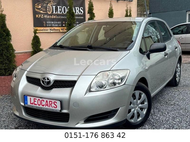 Gebraucht Toyota Auris 101 PS (74 kW) 2009 Silber Kleinwagen
