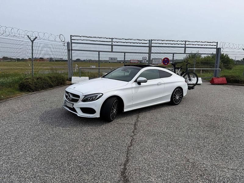 Weiß Gebraucht 2016 Mercedes C200 AMG line Coupé | 22.900 € (Fairer Preis) - Bild 1/4
