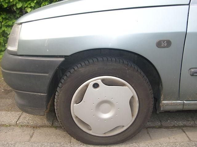 Second-hand Renault Clio 75 CP (55 kW) 1993 Albastru Hatchback