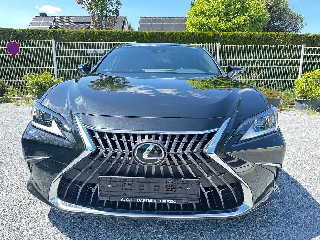 Gebraucht Lexus ES300H 178 PS (130 kW) 2023 Schwarz Limousine