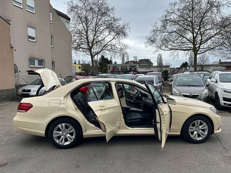 Gebraucht Mercedes E200 136 PS (100 kW) 2015 Gelb Limousine