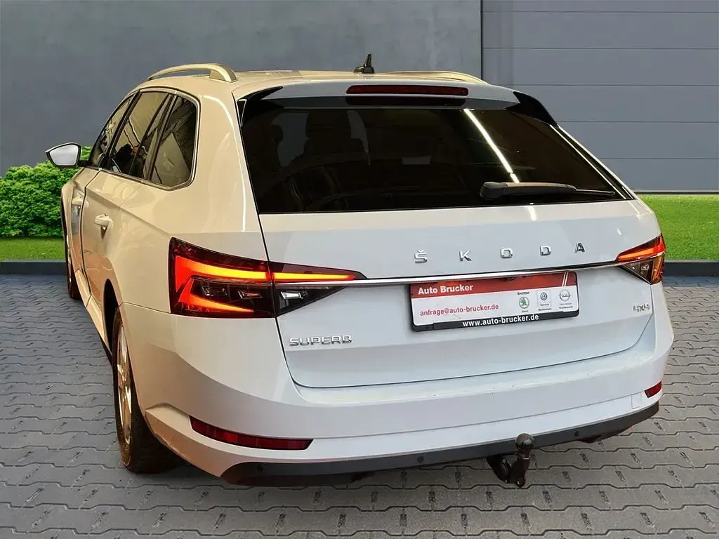 Gebraucht Skoda Superb Style 200 PS (147 kW) 2022 Weiss Kombi