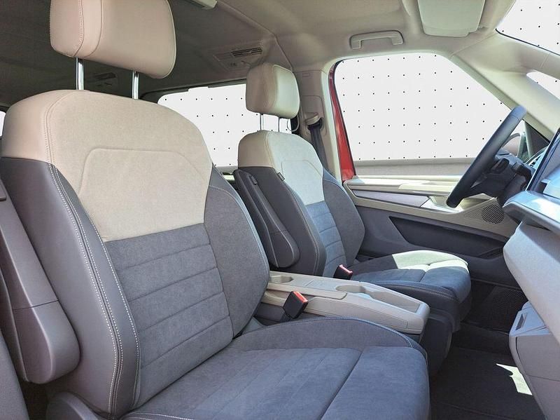 Neu VW Multivan Style 150 PS (110 kW) 2026 Fortanarot metallic Van