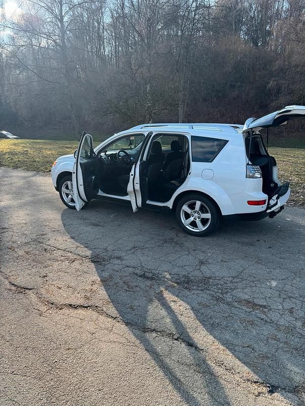 Gebraucht Mitsubishi Outlander 156 PS (114 kW) 2010 Weiß SUV