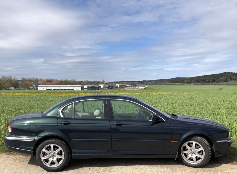 Grün Gebraucht 2002 Jaguar X-type Limousine | 9.800 € - Bild 1/4