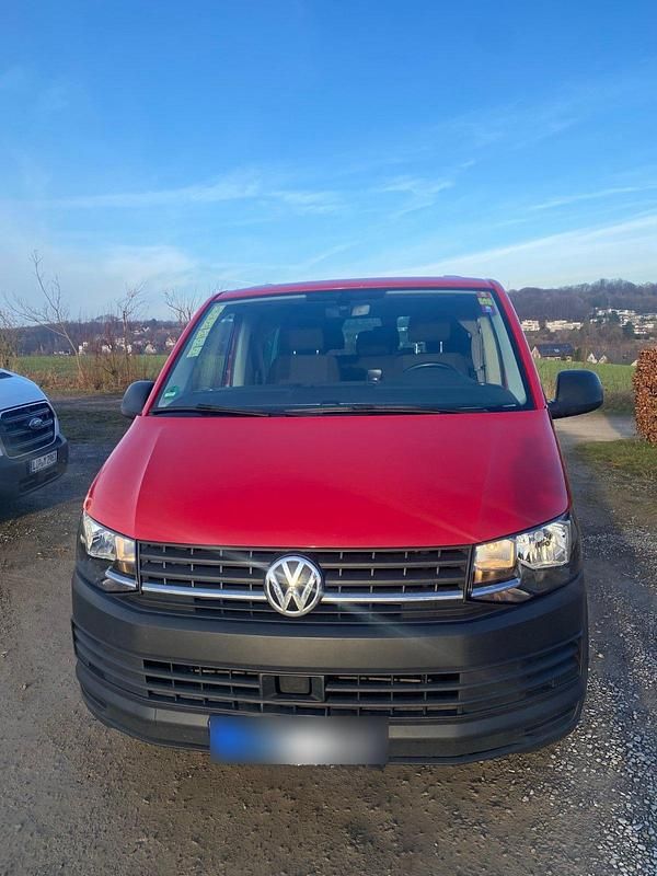 Rot Gebraucht 2016 VW Caravelle Van / Kleinbus | 21.700 € (Superpreis) - Bild 1/4