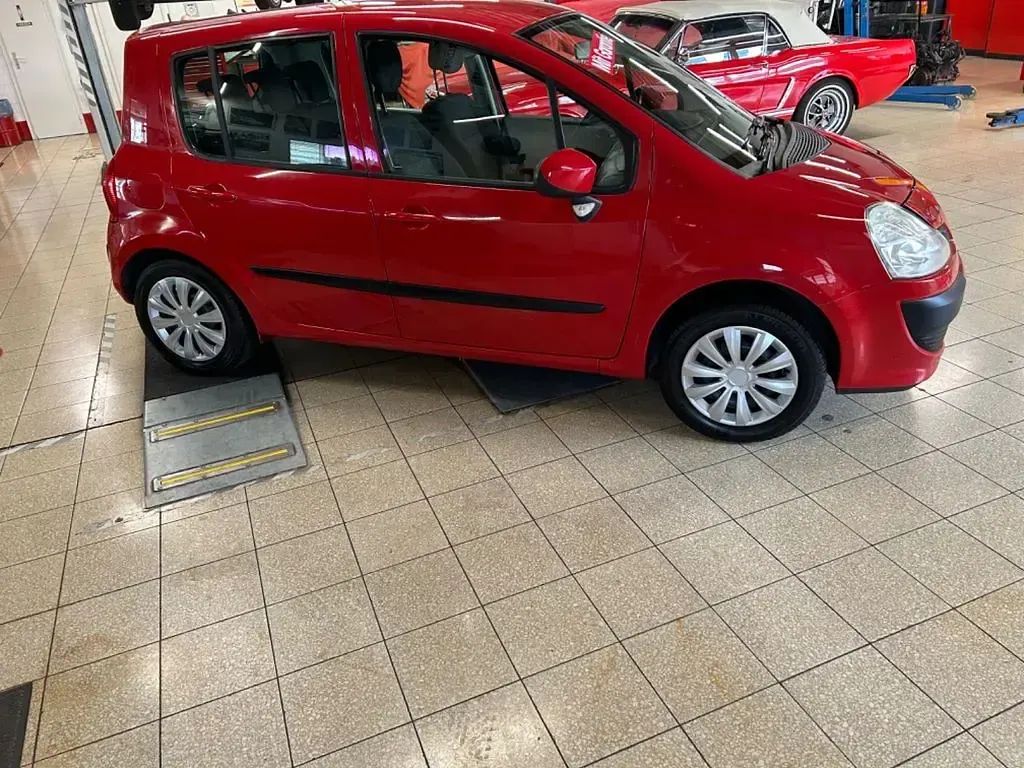 Używany Renault Modus Dynamique 75 KM (55 kW) 2011 Czerwony Minivan