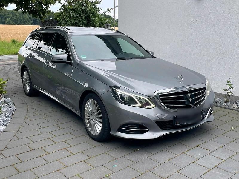 Grau Gebraucht 2014 Mercedes E350 Kombi | 9.850 € (Guter Preis) - Bild 1/4