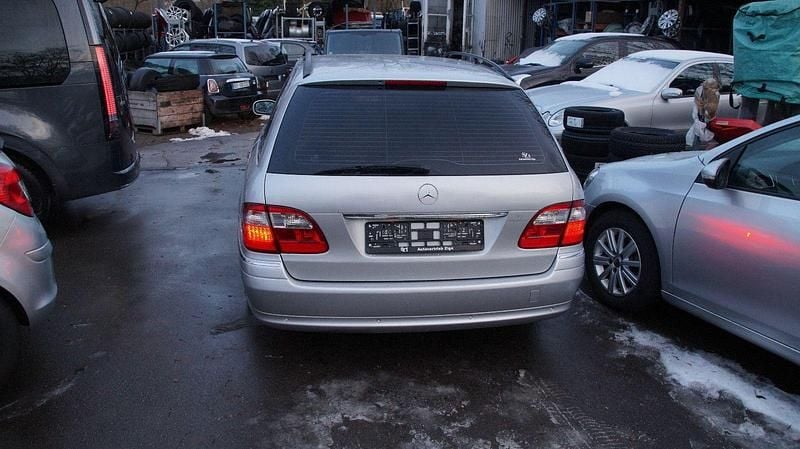 Gebraucht Mercedes E220 150 PS (110 kW) 2004 Silber Kombi