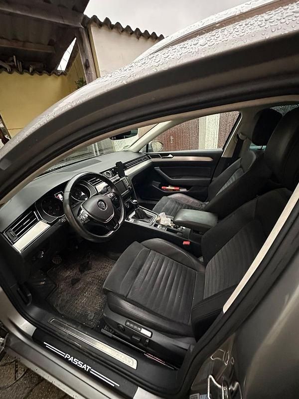 Gebraucht VW Passat Highline 150 PS (110 kW) 2016 Grau Kombi