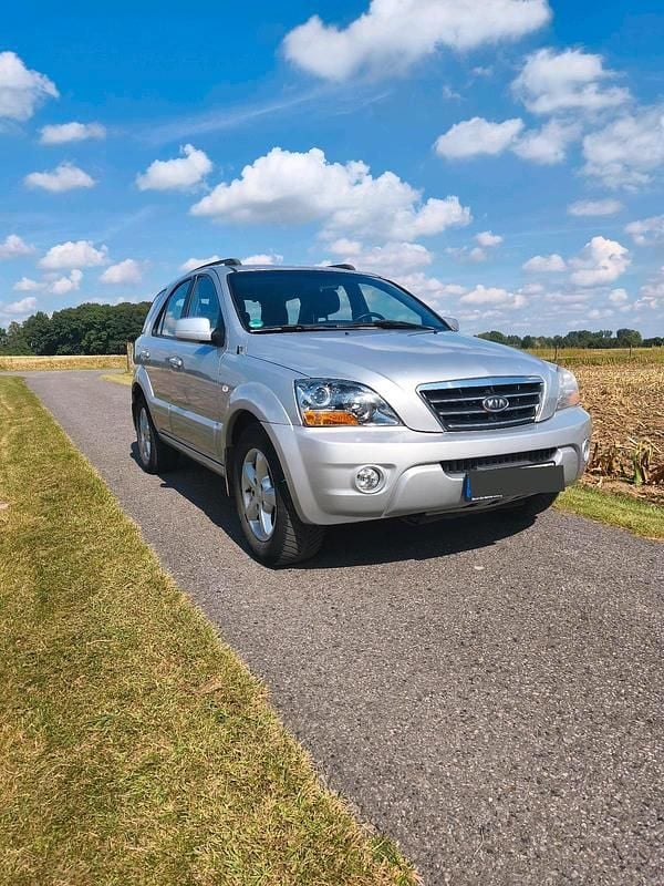 Silber Gebraucht 2008 Kia Sorento 2 SUV | 3.299 € (Fairer Preis) - Bild 1/4