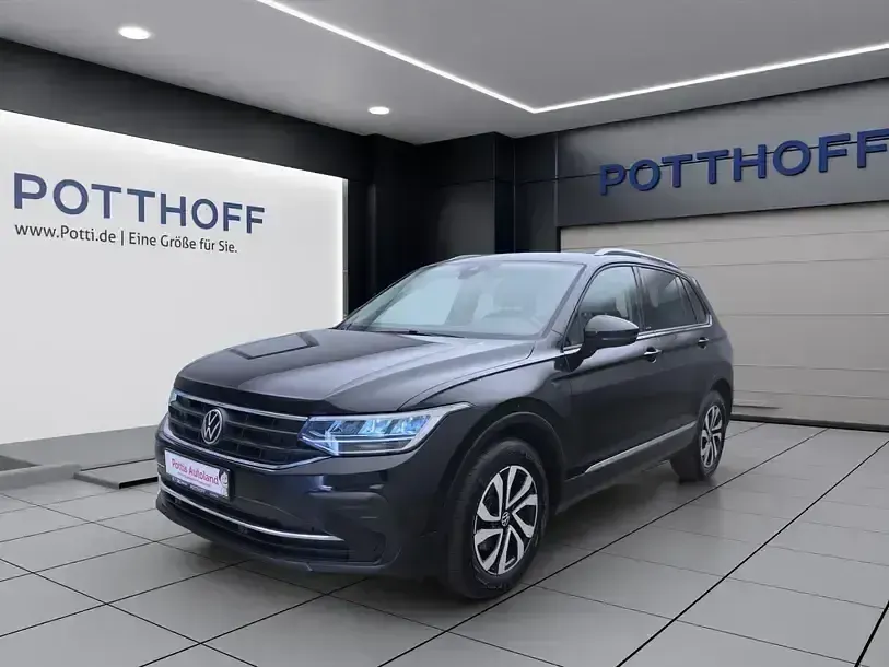 Gebraucht VW Tiguan Active 150 PS (110 kW) 2022 Deep black perleffekt SUV