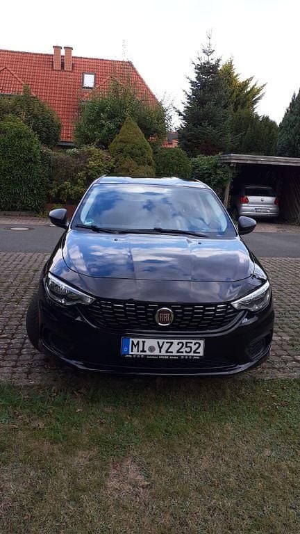 Schwarz Gebraucht 2017 Fiat Tipo Pop Limousine | 8.900 € (Guter Preis) - Bild 1/4