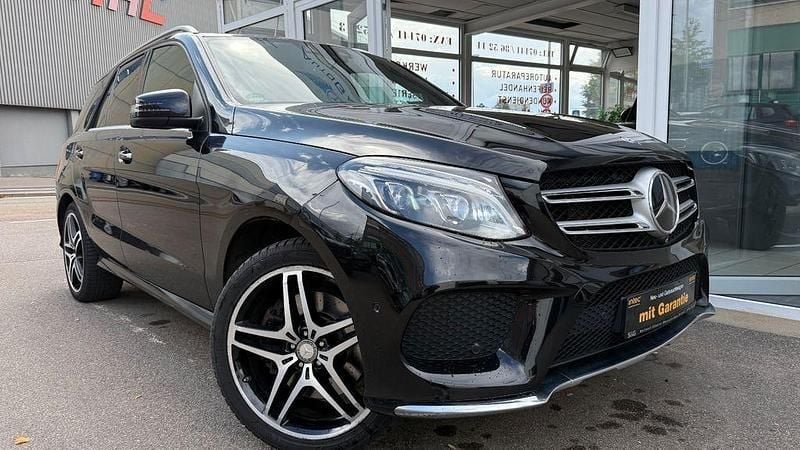 Obsidianschwarz Gebraucht 2016 Mercedes GLE400 AMG line SUV | 25.950 € (Fairer Preis) - Bild 1/4