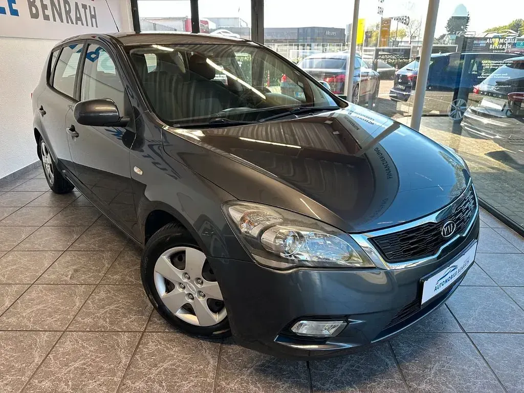 Usata Kia Ceed 90 CV (66 kW) 2010 Grigio Utilitaria