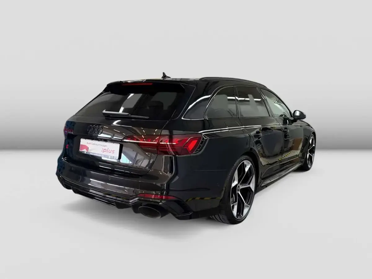 Gebraucht Audi RS4 Ambiente 450 PS (330 kW) 2023 Mythosschwarz metallic Kombi