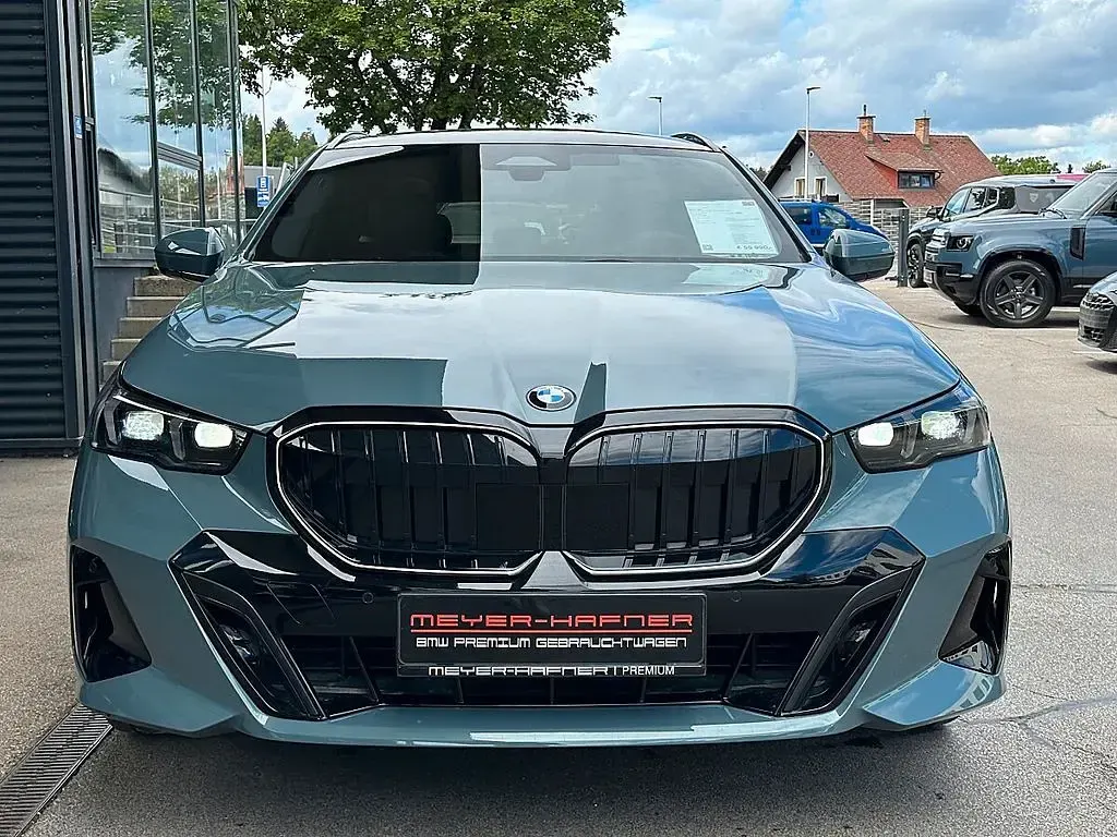 Gebraucht BMW 520 M Sport 208 PS (152 kW) 2025 Grün Kombi