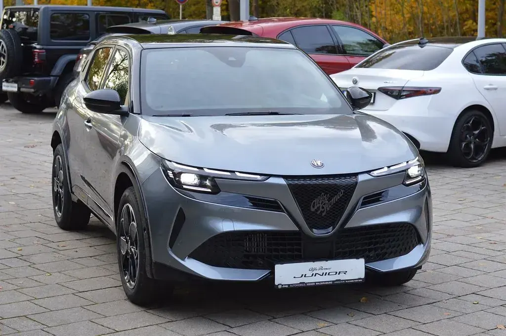 Neu Alfa Romeo GT Junior Ti 145 PS (106 kW) 2026 Grau SUV