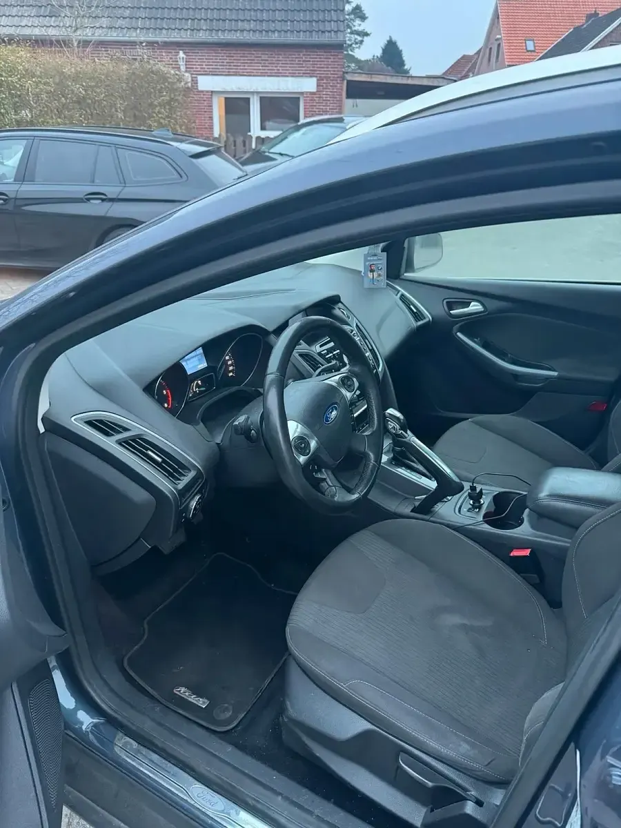 Gebraucht Ford Focus 115 PS (84 kW) 2012 Schwarz Kombi
