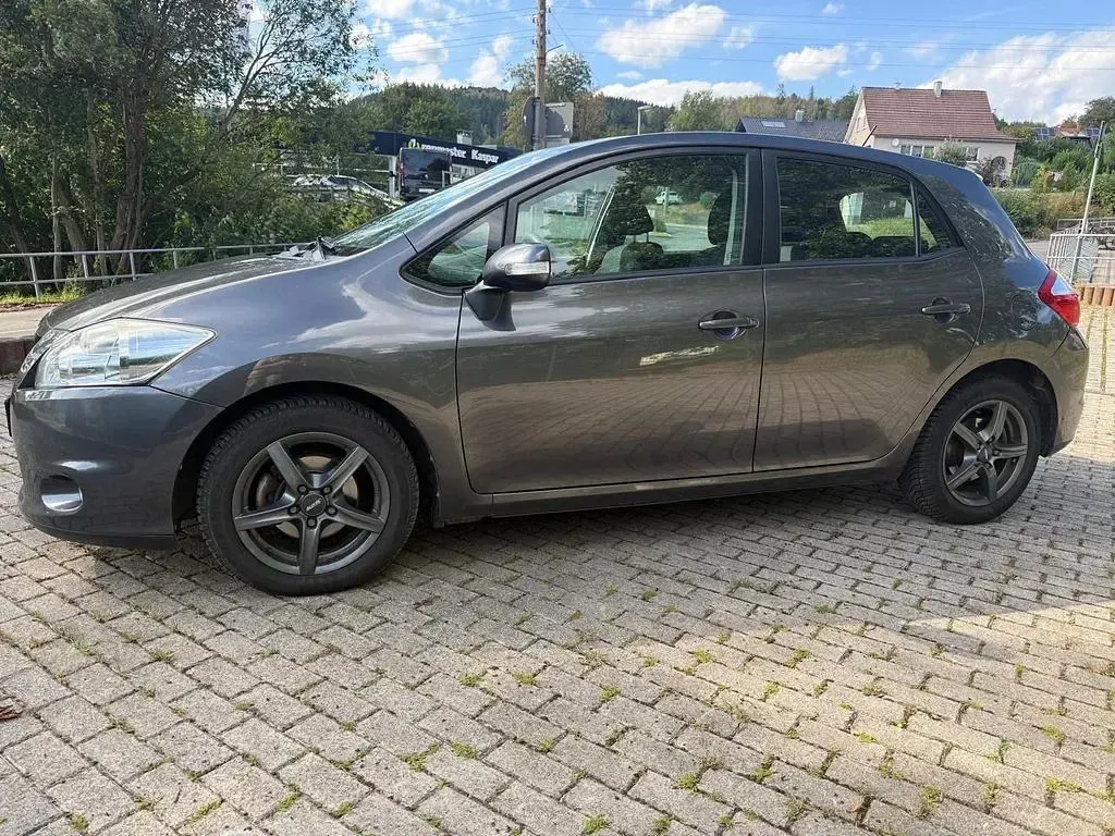 Gebraucht Toyota Auris 132 PS (97 kW) 2010 Grau Kleinwagen