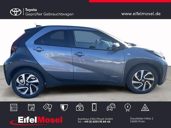 Gebraucht Toyota Aygo X Pulse 72 PS (52 kW) 2023 Celestite grey metallic / night sky black SUV