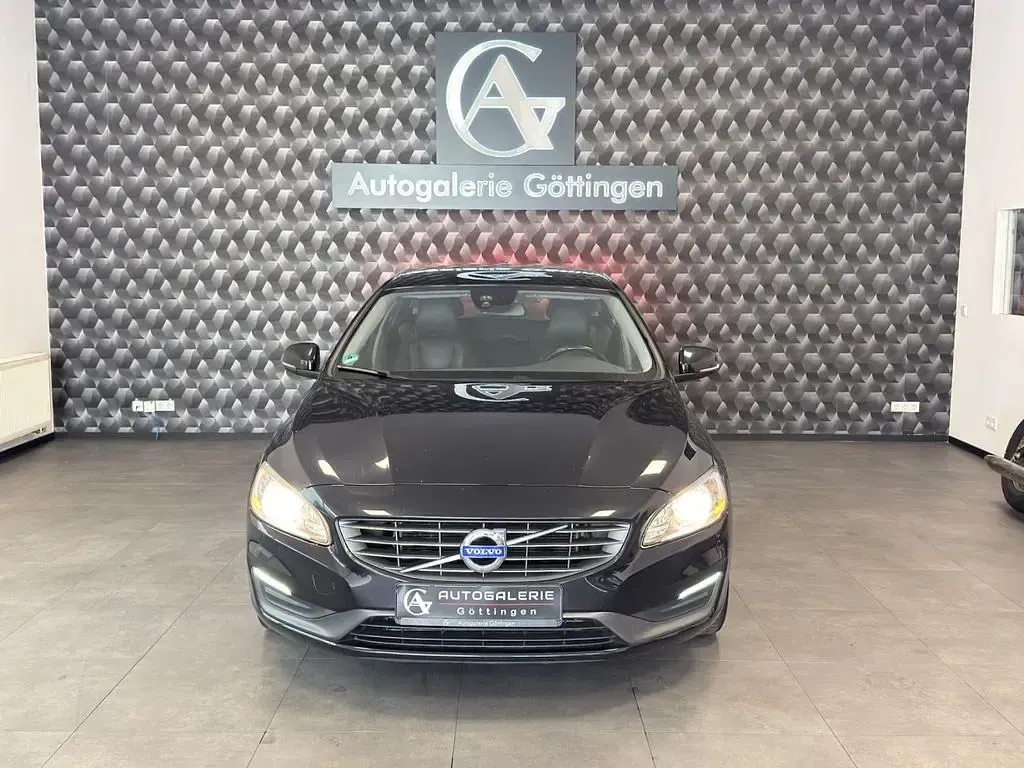 Gebraucht Volvo V60 Momentum 181 PS (133 kW) 2014 Schwarz Kombi