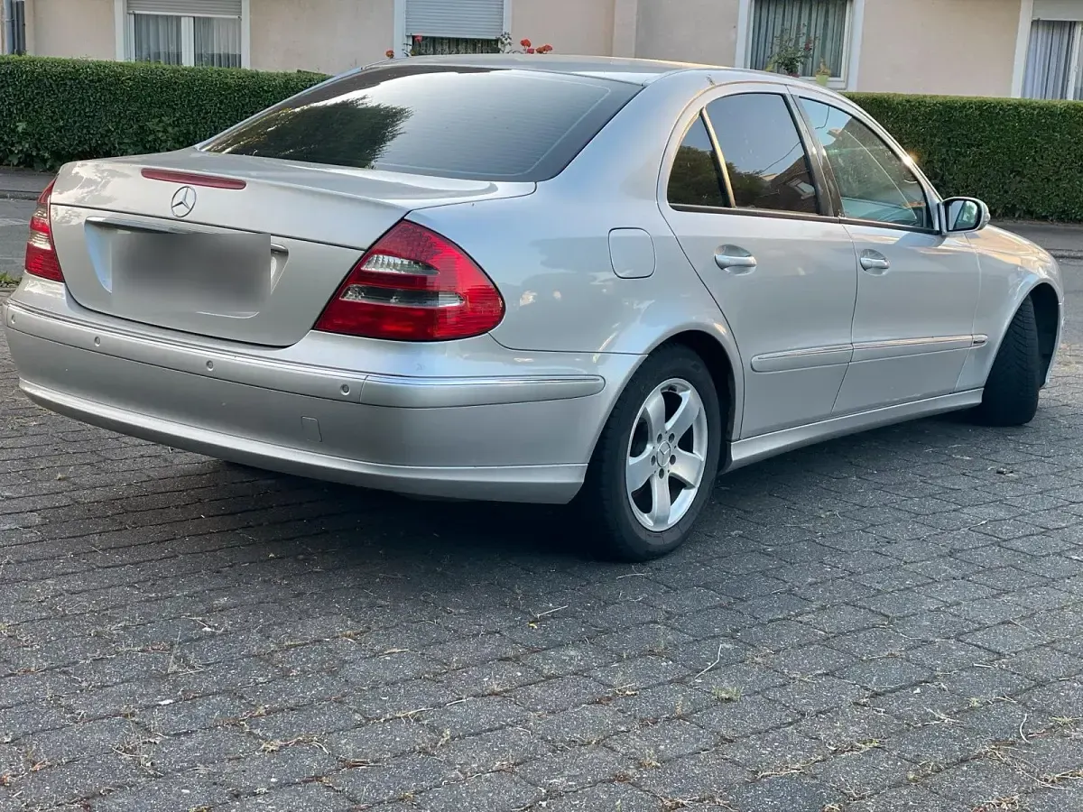 Gebraucht Mercedes E270 177 PS (130 kW) 2004 Limousine