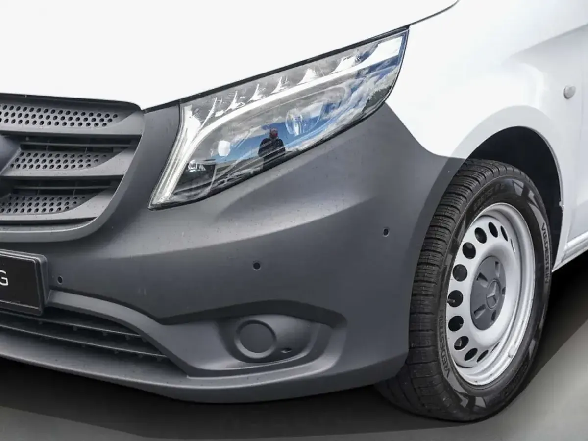 Gebraucht Mercedes Vito 163 PS (119 kW) 2023 Arktisweiß Van