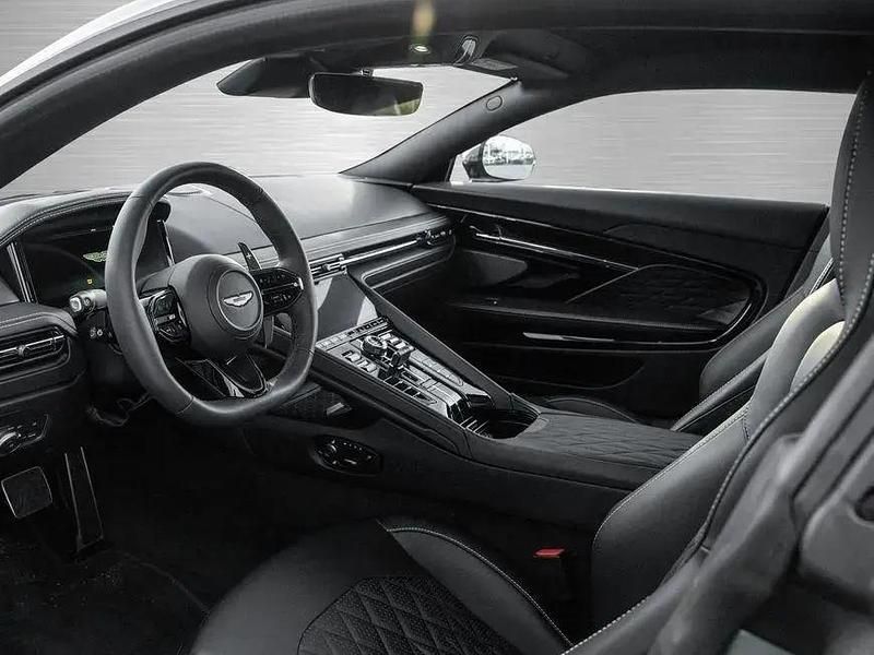 Neu Aston Martin DB12 680 PS (500 kW) 2025 Grau Coupé